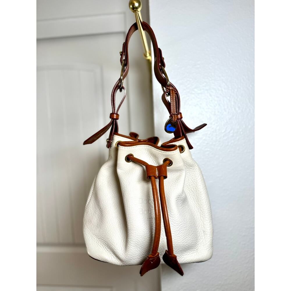 VINTAGE DOONEY & BOURKE AWL IVORY /ENGLISH TAN LEATHER BUCKET BAG